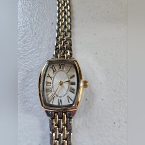LADIES GOLDTONE/SILVERTONE WATCH